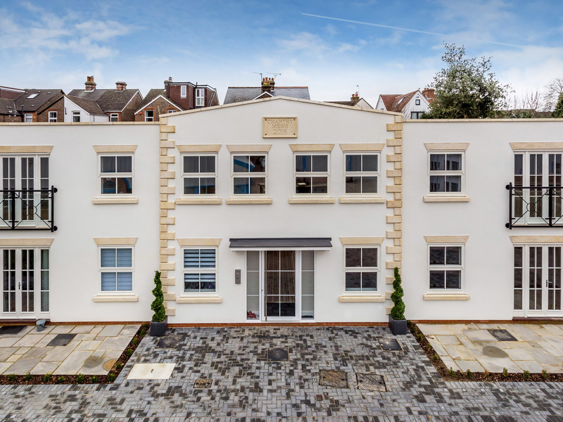 2 Bed Apartment For Sale in Reigate