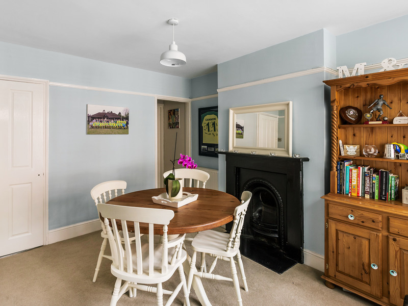 2 bed House - Semi For Sale in Redhill, Surrey - 3