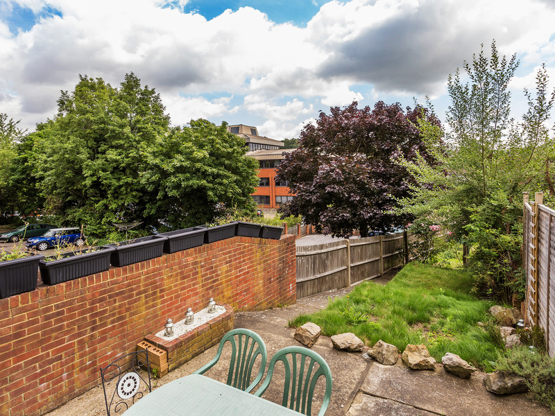 2 bed House - Semi For Sale in Redhill, Surrey