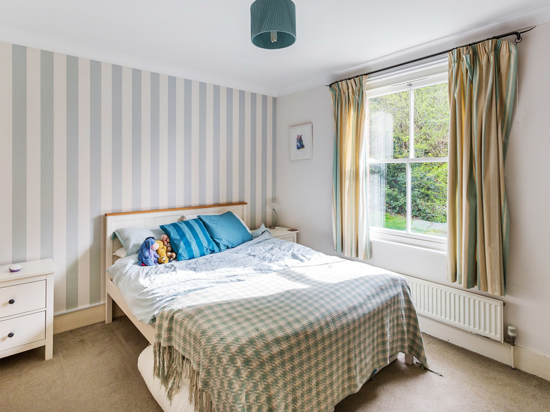 2 bed House - Semi For Sale in Redhill, Surrey - 3