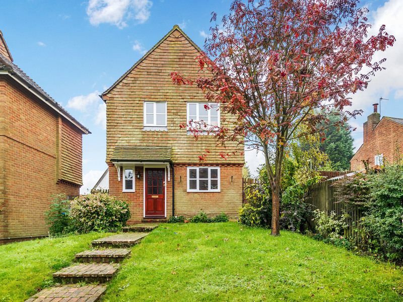 2 bed House - Detached For Sale in Redhill, Surrey - 3