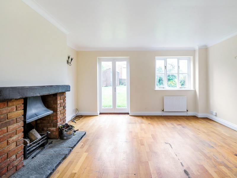 2 bed House - Detached For Sale in Redhill, Surrey - 2