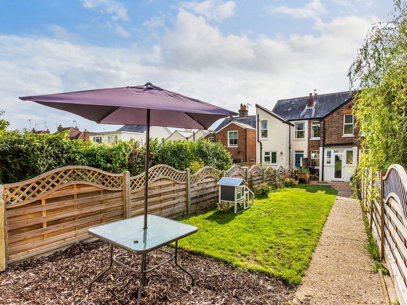 2 bed House - End Terrace For Sale in Reigate, Surrey - 2