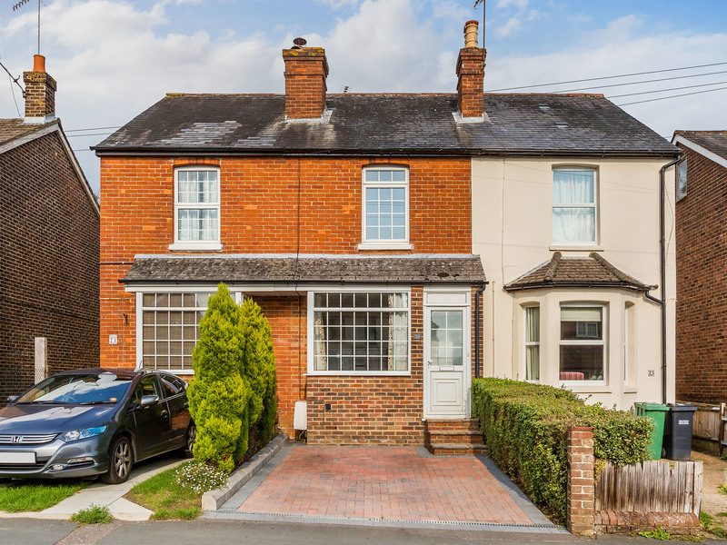 2 bed House - End Terrace For Sale in Reigate, Surrey