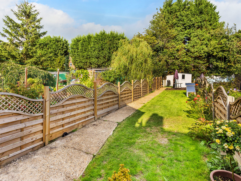 2 bed House - End Terrace For Sale in Reigate, Surrey - 3