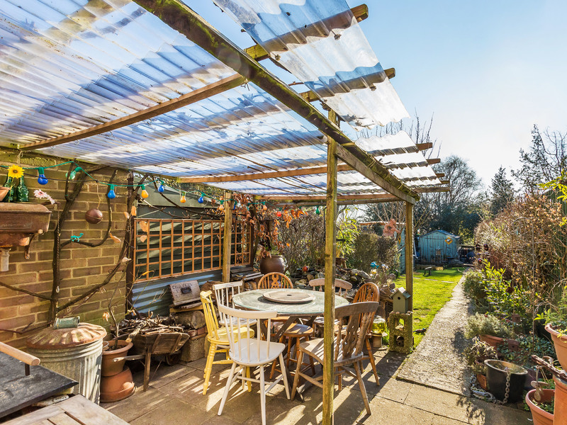 2 bed House - End Terrace For Sale in Redhill, Surrey - 2