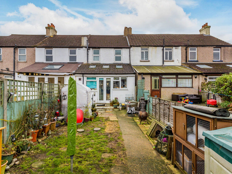 2 bed House - End Terrace For Sale in Carshalton, Surrey