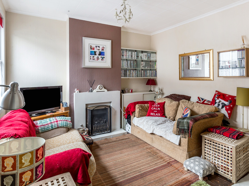 2 bed House - End Terrace For Sale in Carshalton, Surrey - 2