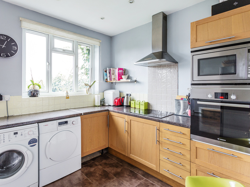 2 bed House - End Terrace For Sale in Redhill, Surrey - 2