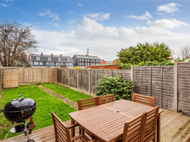 3 bed House - End Terrace For Sale in Worcester Park, Surrey - 2