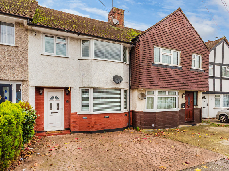 3 bed House - End Terrace For Sale in Worcester Park, Surrey