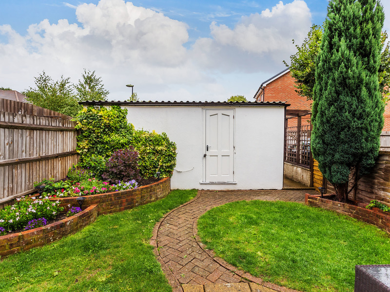 3 bed House - Semi For Sale in Redhill, Surrey