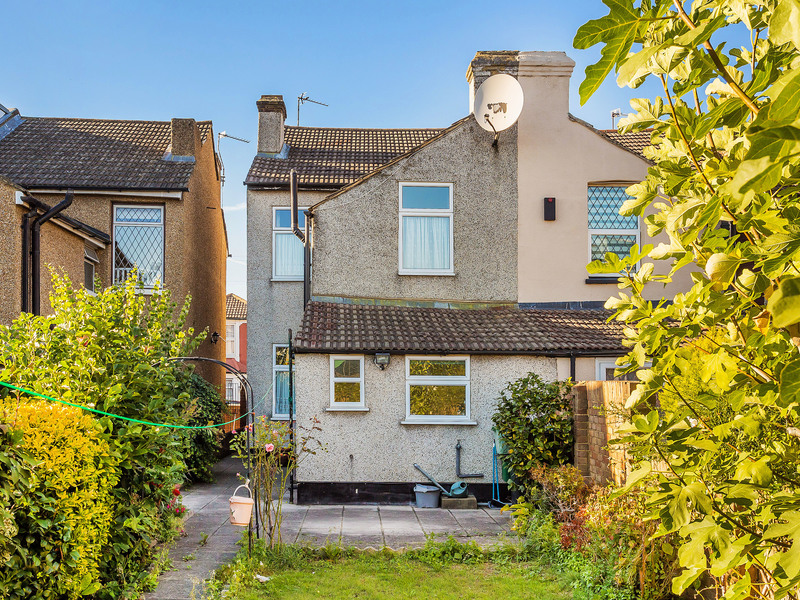 3 bed House - Semi For Sale in Croydon, Surrey