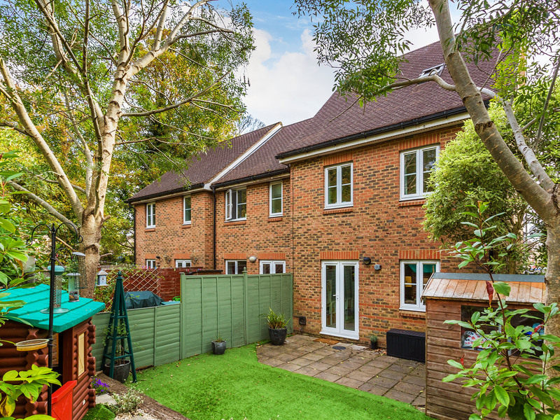 3 bed House - End Terrace For Sale in Redhill, Surrey