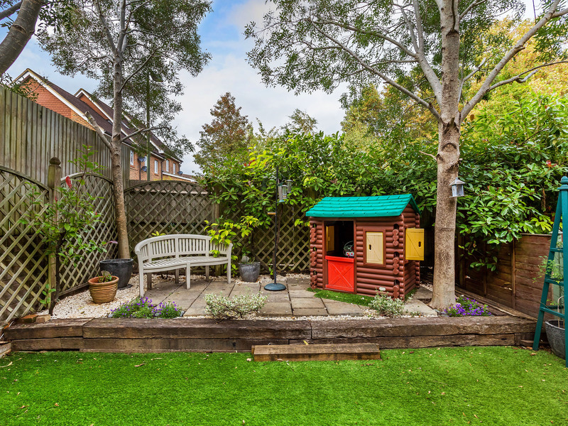 3 bed House - End Terrace For Sale in Redhill, Surrey - 3