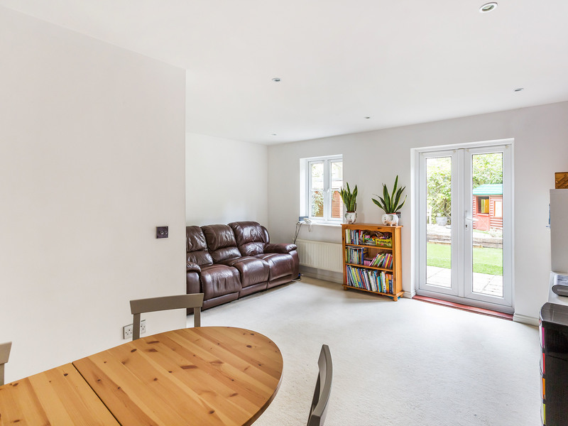 3 bed House - End Terrace For Sale in Redhill, Surrey - 2