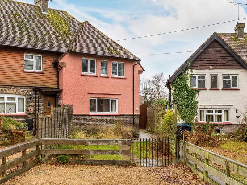3 bed House - End Terrace For Sale in Godstone, Surrey