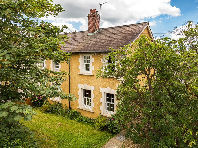 3 bed House - End Terrace For Sale in Redhill, Surrey