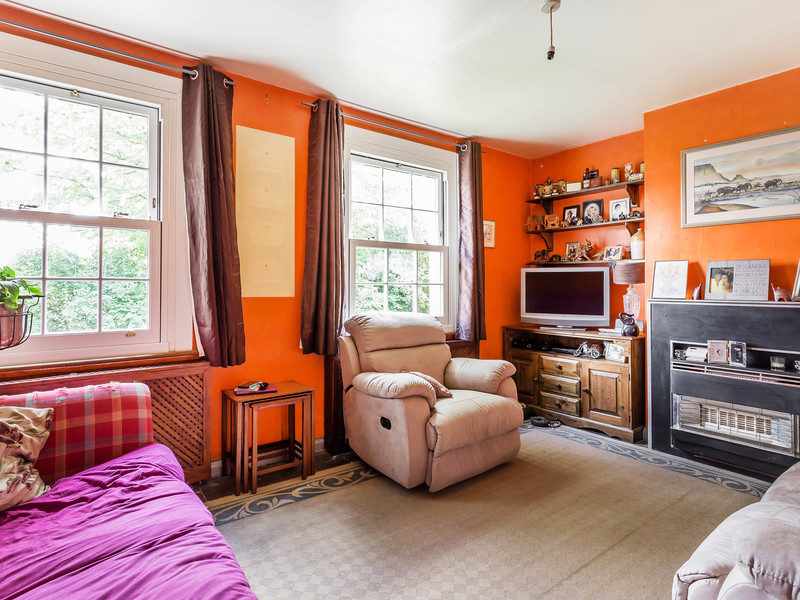 3 bed House - End Terrace For Sale in Redhill, Surrey - 3