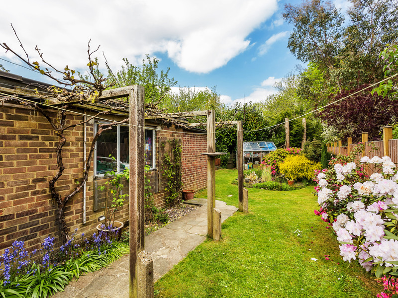 4 bed House - Semi For Sale in Crawley, West Sussex