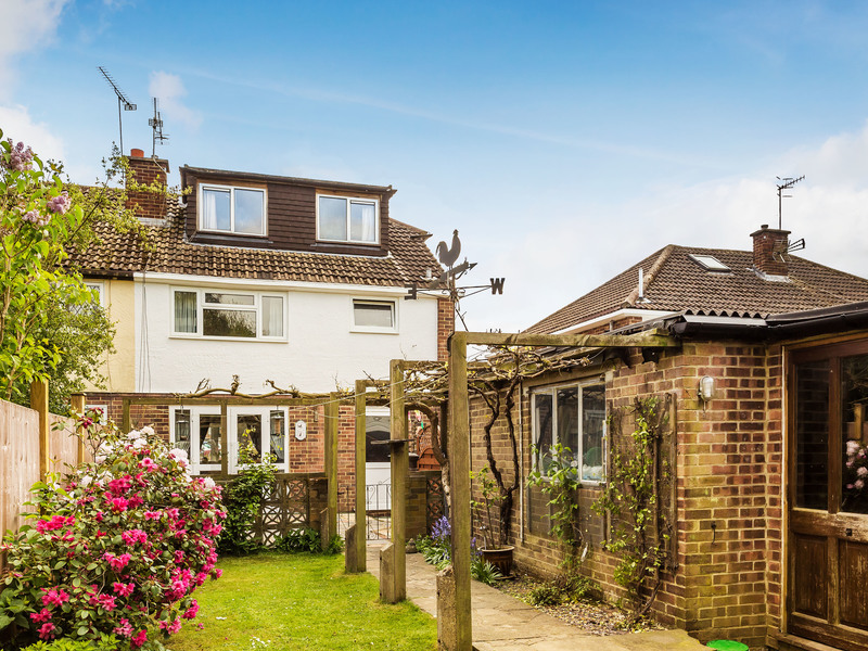 4 bed House - Semi For Sale in Crawley, West Sussex - 2