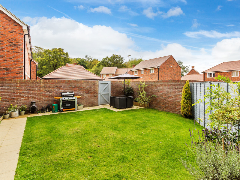 3 bed House - Detached For Sale in Crawley, West Sussex - 2