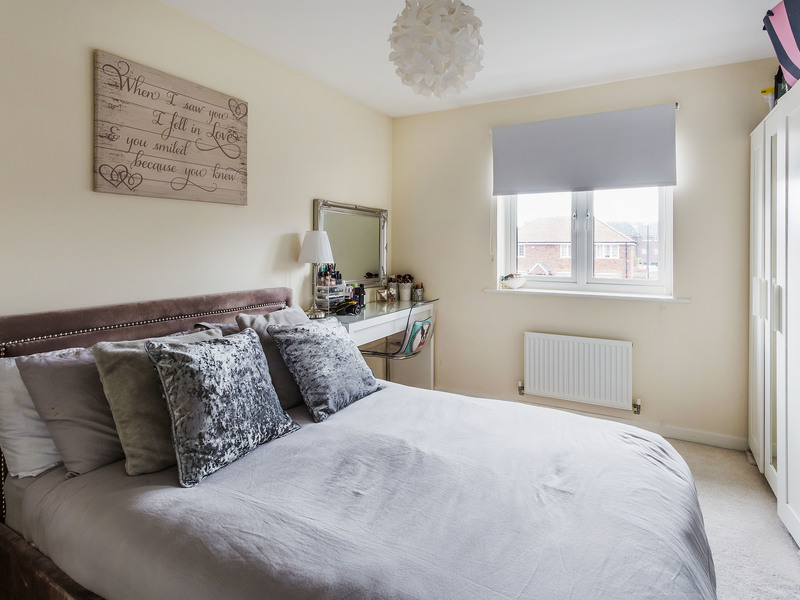 3 bed House - Detached For Sale in Crawley, West Sussex - 3
