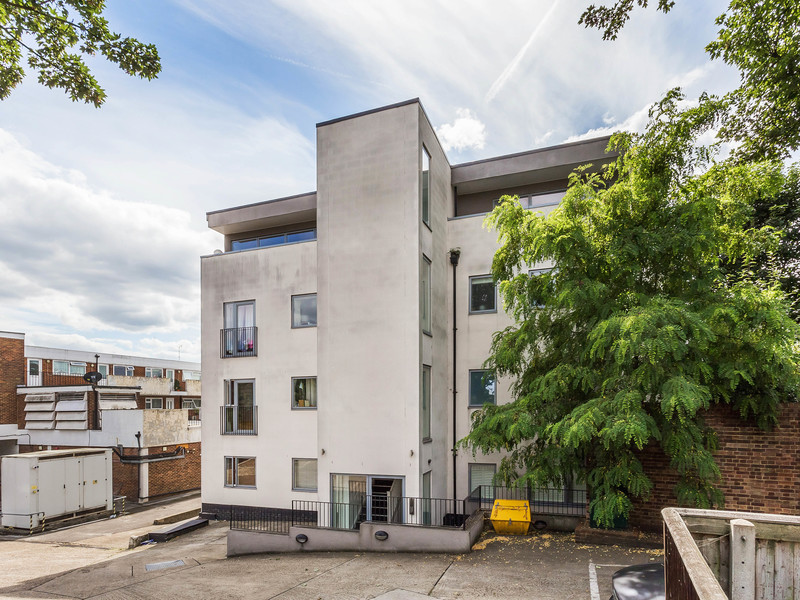 2 Bed Apartment For Sale in Sutton