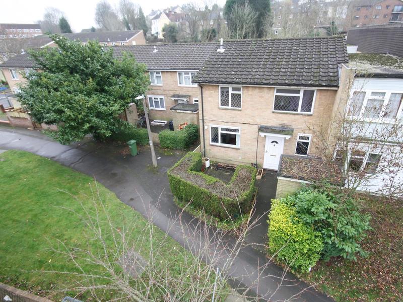 6 Bed House Semi For Sale in Redhill