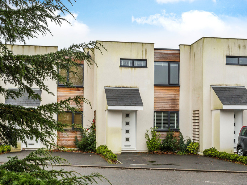 3 bed House - End Terrace For Sale in Caterham on the Hill, Surrey