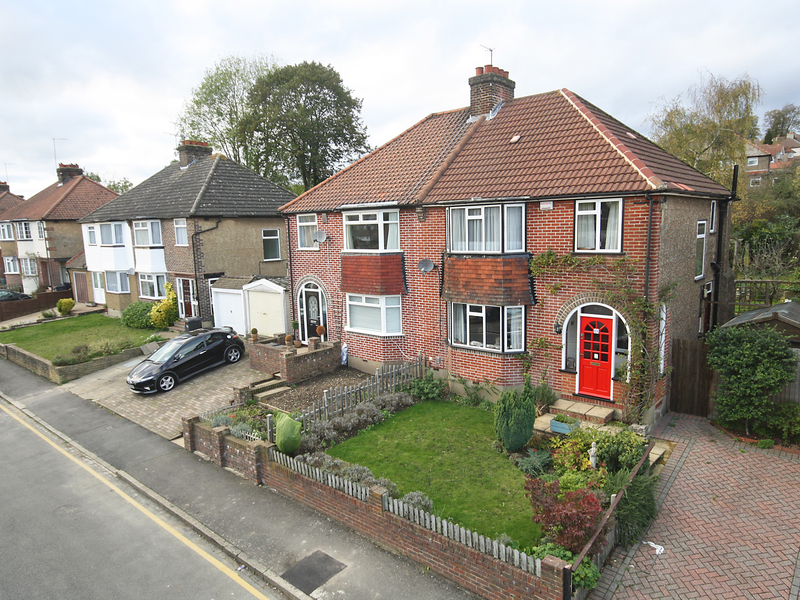 3 bed House - Semi For Sale in Coulsdon, Surrey