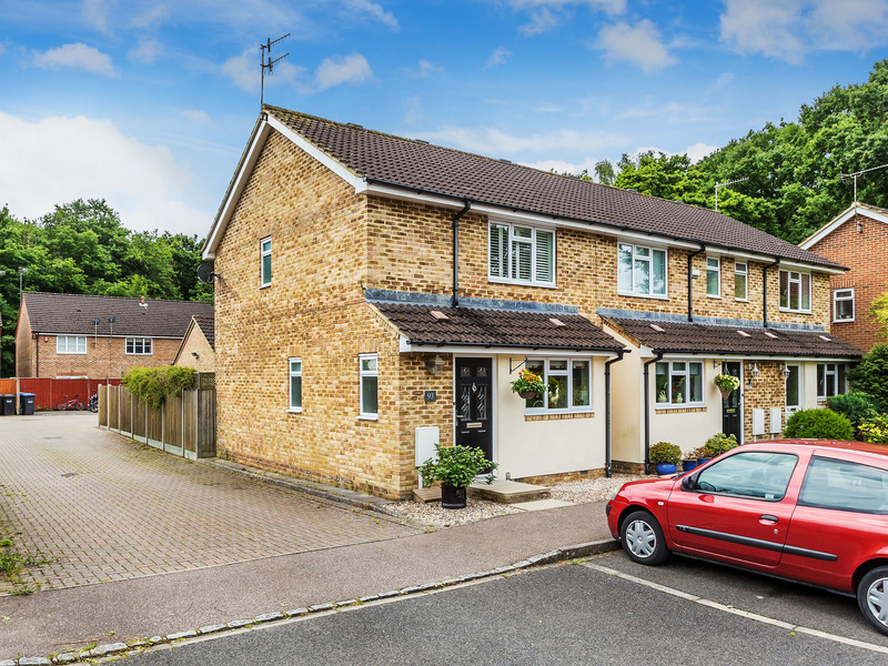 2 bed House - Semi For Sale in Copthorne, West Sussex