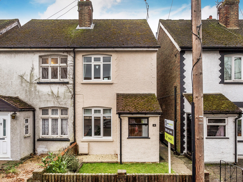2 bed House - Semi For Sale in Horley, Surrey
