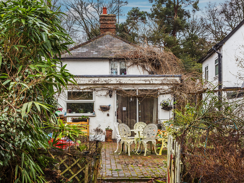 3 bed House - Detached For Sale in Copthorne, West Sussex