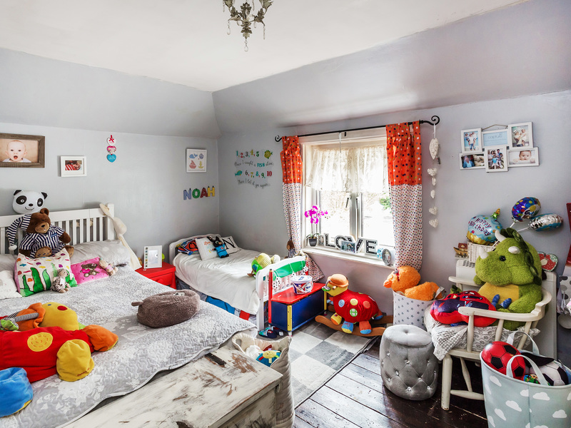 3 bed House - Detached For Sale in Copthorne, West Sussex - 2