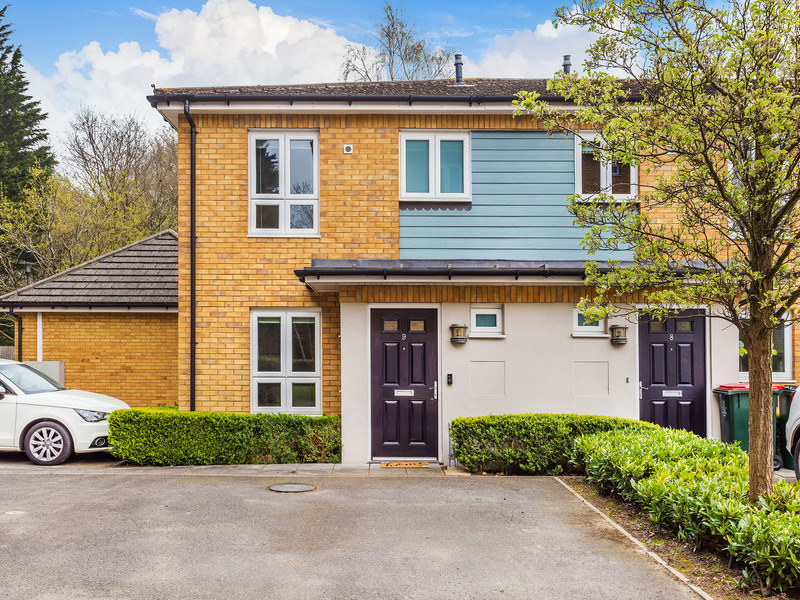 3 bed House - Semi For Sale in Pound Hill, Crawley, West Sussex
