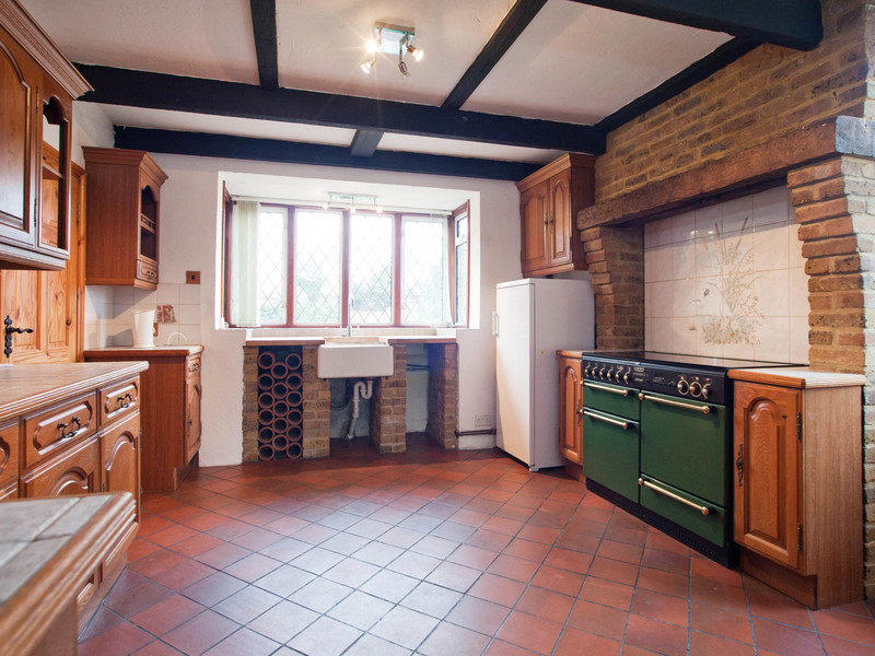 2 bed House - Detached For Sale in Godstone, Surrey - 3