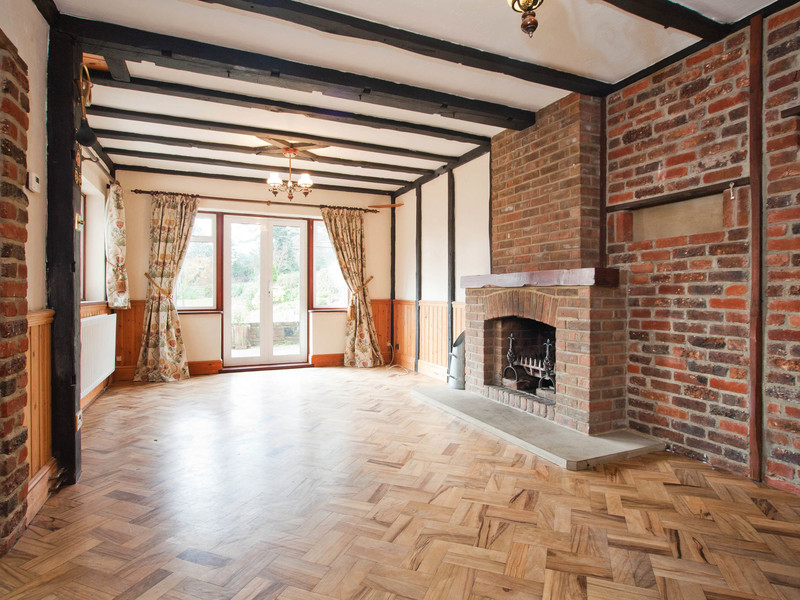 2 bed House - Detached For Sale in Godstone, Surrey - 2