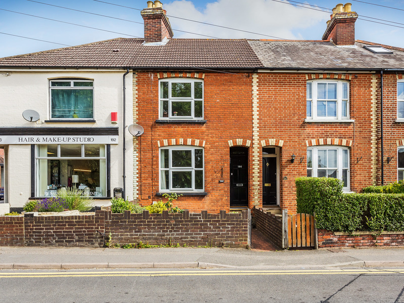 2 bed House - End Terrace For Sale in Guildford, Surrey