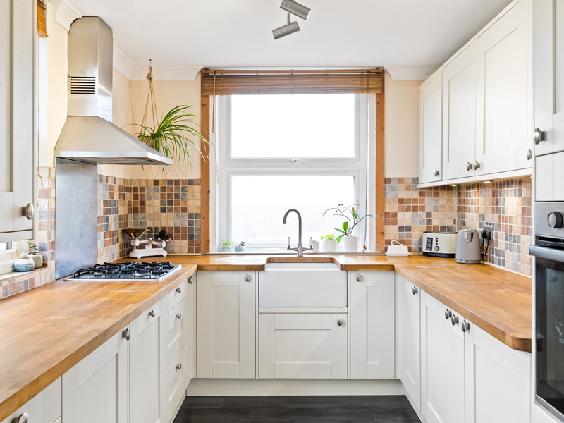 2 bed Apartment For Sale in Horley, Surrey