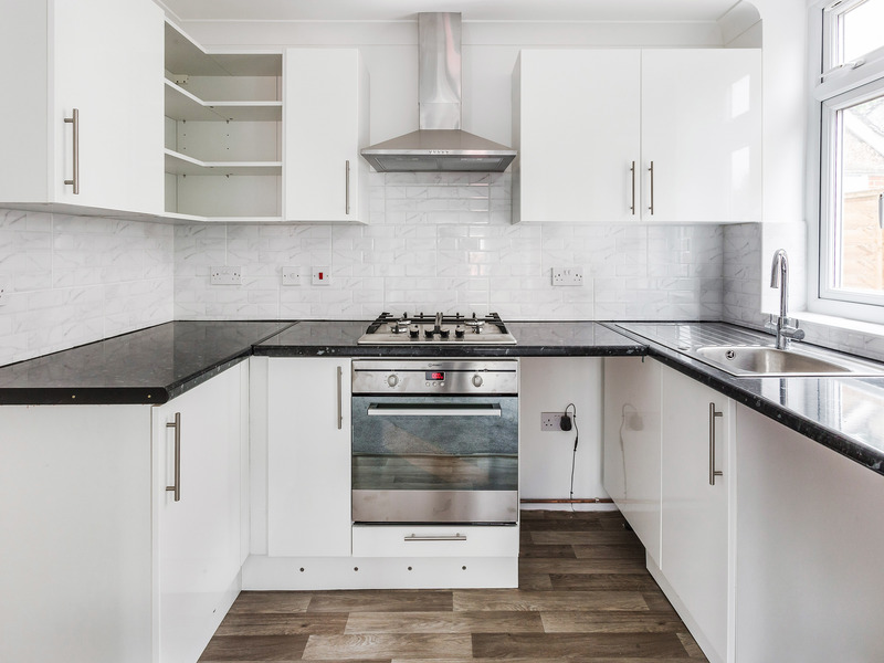 3 Bed Apartment For Sale in Coulsdon