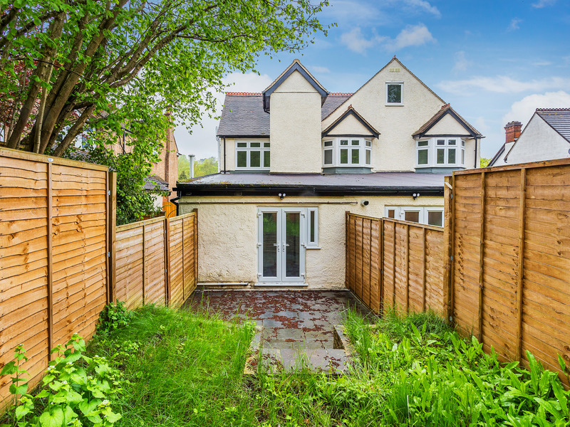 3 Bed Apartment For Sale in Coulsdon