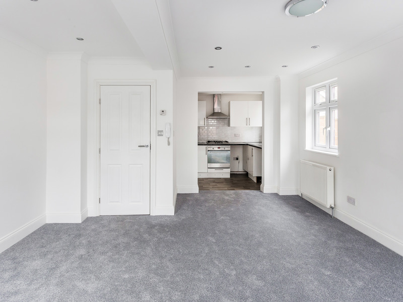 3 bed Apartment For Sale in Coulsdon, Surrey - 2