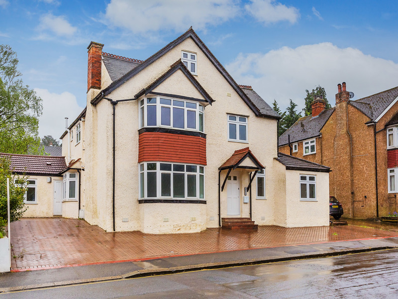 3 Bed Apartment For Sale in Coulsdon