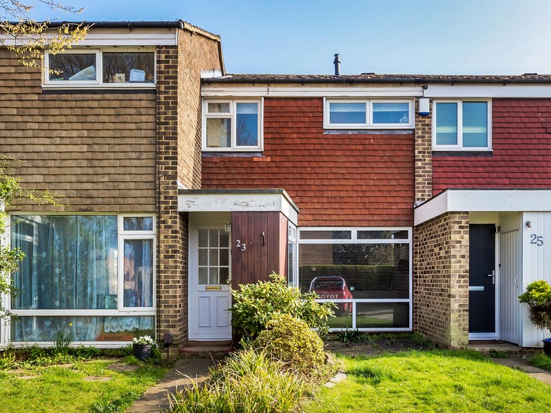 3 bed House - Terrace For Sale in Horley, Surrey