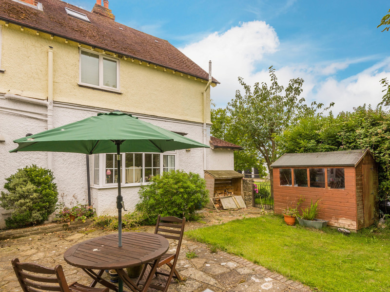 3 Bed Apartment For Sale in Dorking