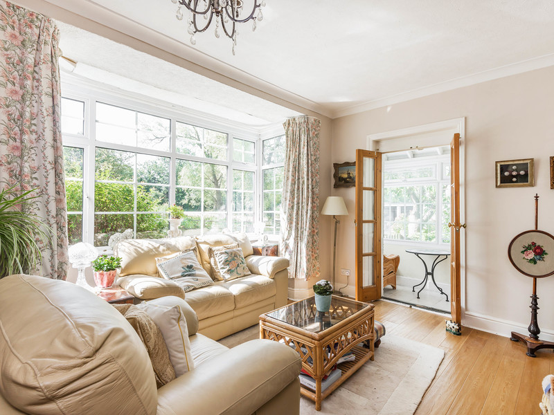 3 Bed Apartment For Sale in Dorking