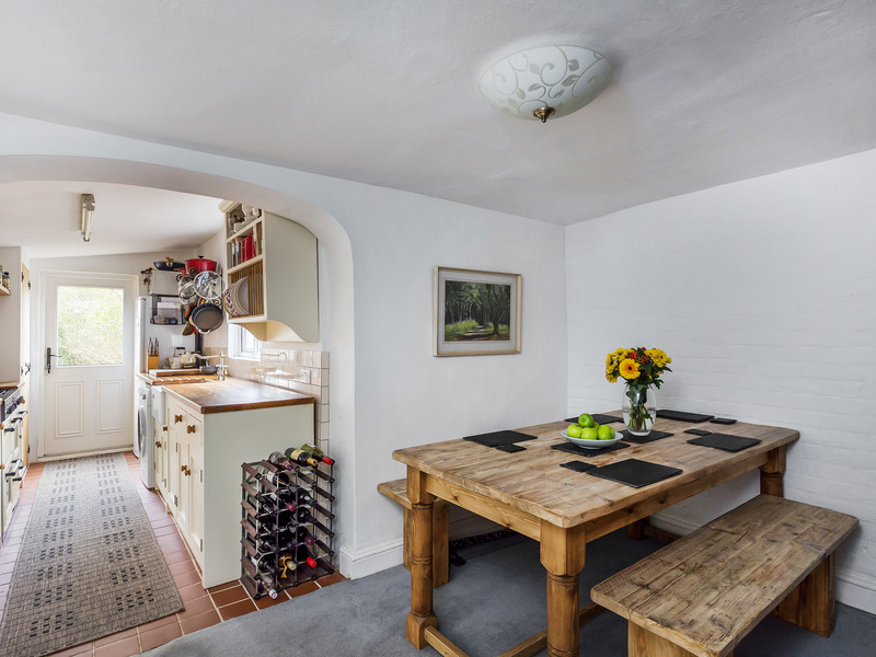 2 bed House - Terrace For Sale in Horley, Surrey - 2