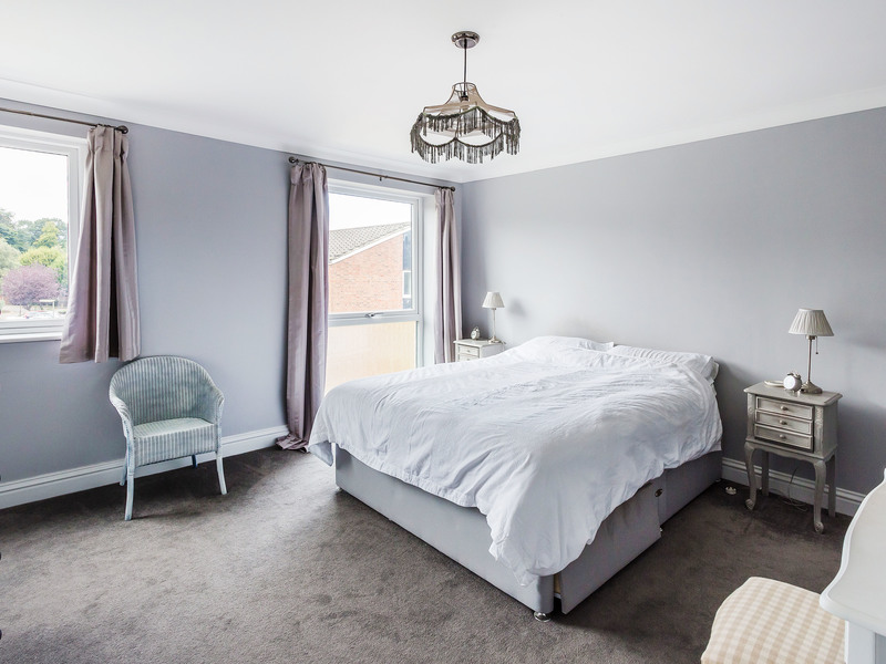 1 bed Apartment For Sale in Reigate, Surrey - 2