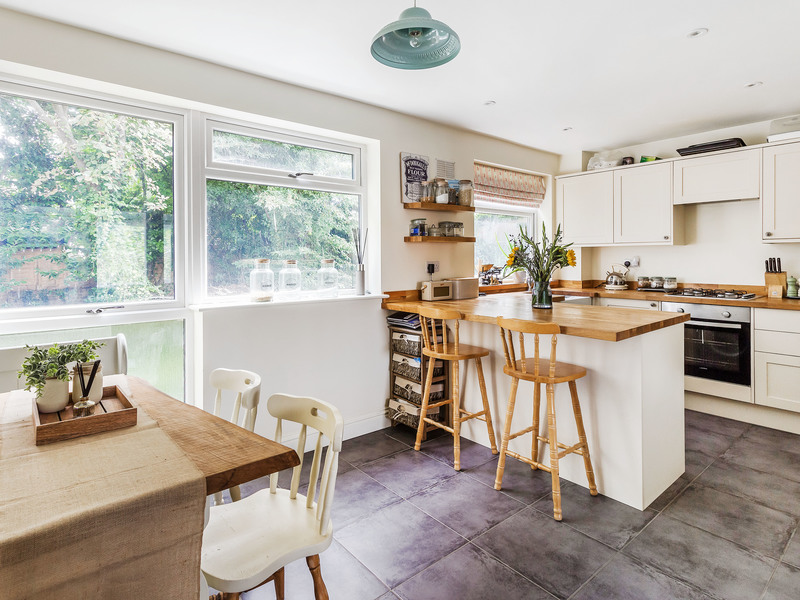 1 bed Apartment For Sale in Reigate, Surrey - 3